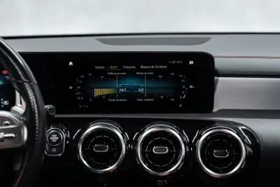 Vendo Mercedes-Benz CLA 180 2022 - 34950 EUR, 67000 km - AUTO.MOTO.pt