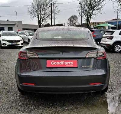 Vendo Tesla Model 3 2020 - 30400 EUR, 105371 km - AUTO.MOTO.pt