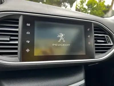 Vendo Peugeot 308 2015 - 8900 EUR, 210000 km - AUTO.MOTO.pt