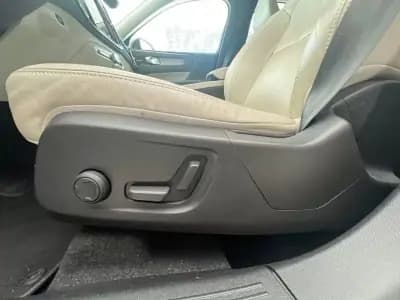 Vendo Volvo XC 40 2023 - 36900 EUR, 26000 km - AUTO.MOTO.pt