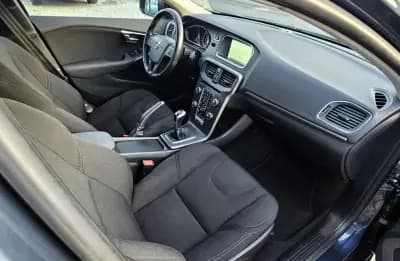 Sell Volvo V40 2016 - 16500 EUR, 79000 km - AUTO.MOTO.pt