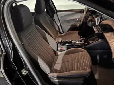 Vendo Peugeot e-2008 2021 - 19900 EUR, 40000 km - AUTO.MOTO.pt