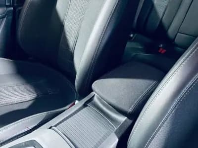 Vendo Peugeot 308 2018 - 11990 EUR, 102610 km - AUTO.MOTO.pt