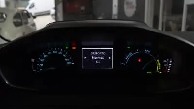 Vendo Peugeot e-208 2021 - 16350 EUR, 46000 km - AUTO.MOTO.pt