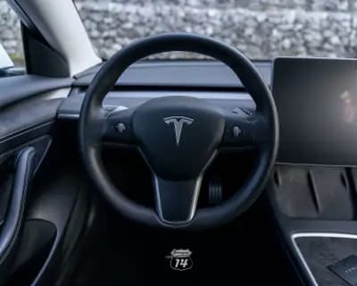 Vendo Tesla Model 3 2022 - 32990 EUR, 121900 km - AUTO.MOTO.pt