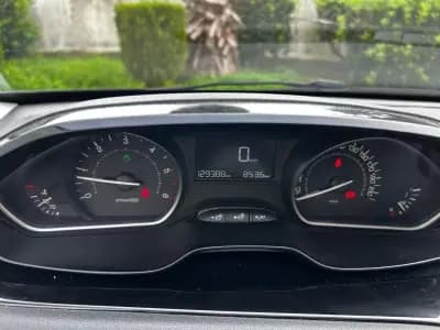 Vendo Peugeot 208 2017 - 9980 EUR, 129000 km - AUTO.MOTO.pt