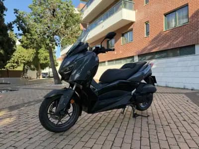 Sell Yamaha XMAX 2023 - 4250 EUR, 6000 km - AUTO.MOTO.pt