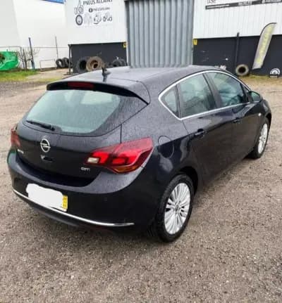 Vendo Opel Astra 2015 - 10990 EUR, 191000 km - AUTO.MOTO.pt