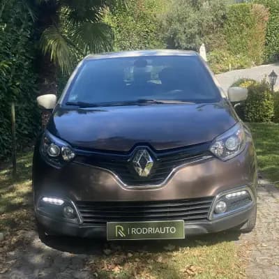 Vendo Renault Captur 2014 - 13990 EUR, 146000 km - AUTO.MOTO.pt