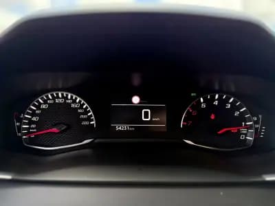 Vendo Peugeot 2008 2022 - 17950 EUR, 59000 km - AUTO.MOTO.pt