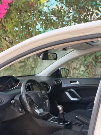 Sell Peugeot 308 SW 2015 - 13900 EUR, 171684 km - AUTO.MOTO.pt