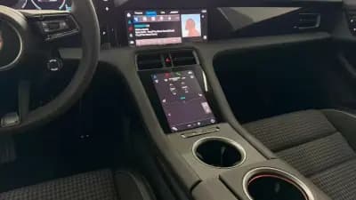 Vendo Porsche Taycan 2024 - 82000 EUR, 38405 km - AUTO.MOTO.pt