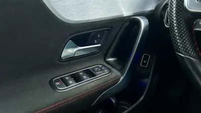 Sell Mercedes-Benz CLA 250 2021 - 29990 EUR, 135200 km - AUTO.MOTO.pt