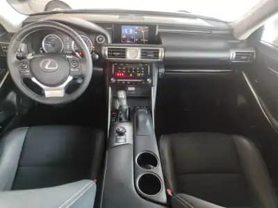 Vendo Lexus IS 300H 2013 - 19990 EUR, 170000 km - AUTO.MOTO.pt