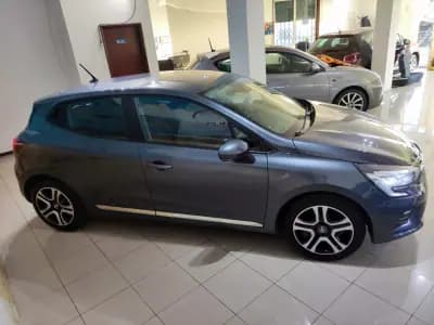 Vendo Renault Clio 2021 - 13350 EUR, 61000 km - AUTO.MOTO.pt