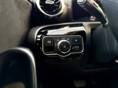 Vendo Mercedes-Benz A 180 2019 - 27950 EUR, 79000 km - AUTO.MOTO.pt