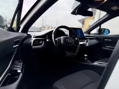 Vendo Toyota C-HR 2019 - 23950 EUR, 84000 km - AUTO.MOTO.pt