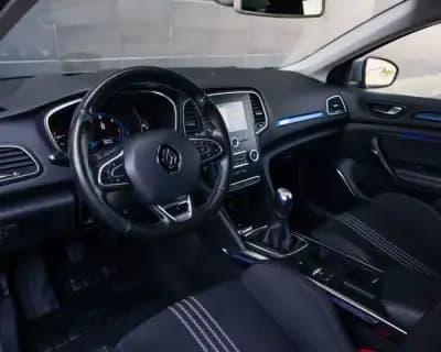 Sell Renault Mégane Sport Tourer 2018 - 15990 EUR, 126740 km - AUTO.MOTO.pt