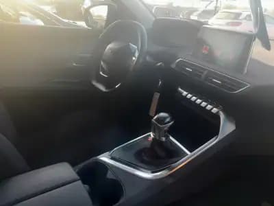 Vendo Peugeot 3008 2019 - 17900 EUR, 125000 km - AUTO.MOTO.pt