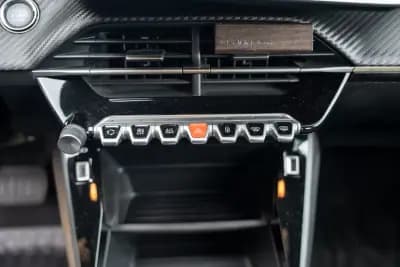 Vendo Peugeot e-208 2023 - 17900 EUR, 25000 km - AUTO.MOTO.pt