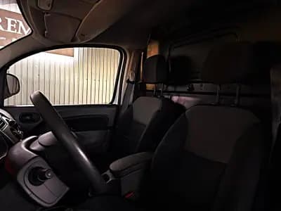 Vendo Renault Kangoo 2021 - 10500 EUR, 35000 km - AUTO.MOTO.pt