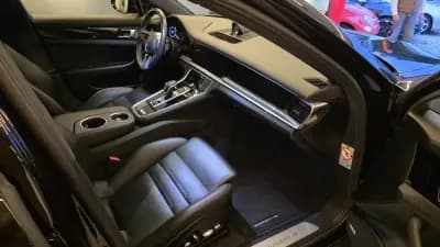 Sell Porsche Panamera 2020 - 84500 EUR, 42501 km - AUTO.MOTO.pt