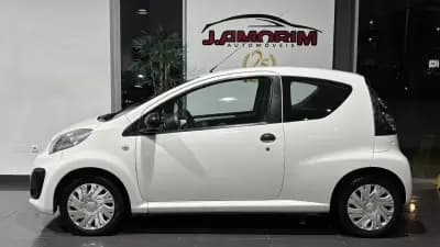 Sell Citroën C1 2014 - 5750 EUR, 102021 km - AUTO.MOTO.pt