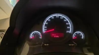 Vendo Volkswagen Cross Up! 2013 - 7750 EUR, 154338 km - AUTO.MOTO.pt