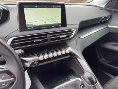 Vendo Peugeot 3008 2019 - 17900 EUR, 66750 km - AUTO.MOTO.pt