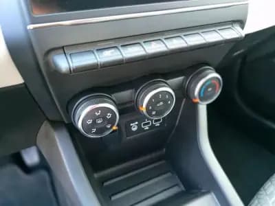 Vendo Renault Clio 2023 - 14900 EUR, 55991 km - AUTO.MOTO.pt