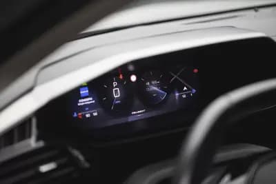 Vendo Peugeot 308 2022 - 22900 EUR, 133639 km - AUTO.MOTO.pt