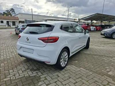 Sell Renault Clio 2021 - 17000 EUR, 58800 km - AUTO.MOTO.pt