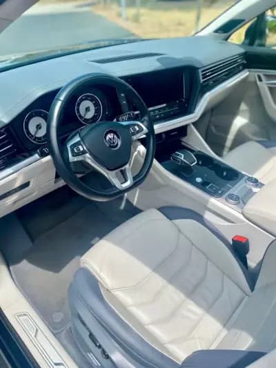 Vendo Volkswagen Touareg 2019 - 47500 EUR, 111935 km - AUTO.MOTO.pt