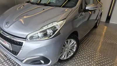 Sell Peugeot 208 2019 - 9900 EUR, 179951 km - AUTO.MOTO.pt