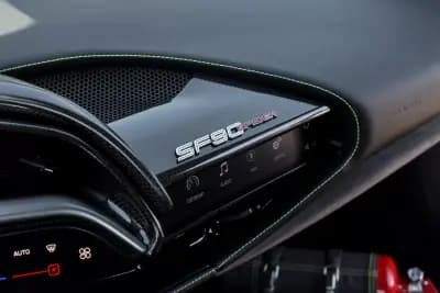 Sell Ferrari SF90 2021 - 685000 EUR, 858 km - AUTO.MOTO.pt