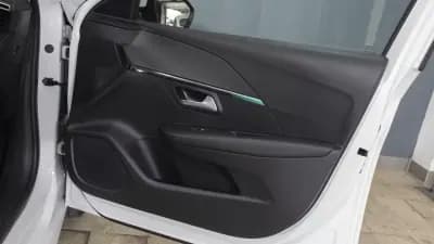 Vendo Peugeot e-208 2021 - 16350 EUR, 46000 km - AUTO.MOTO.pt