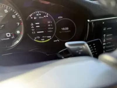 Sell Porsche Panamera 2018 - 74500 EUR, 50941 km - AUTO.MOTO.pt