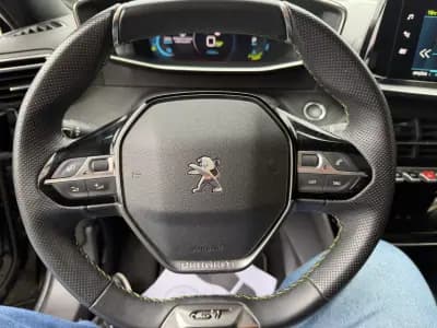 Vendo Peugeot e-2008 2023 - 24900 EUR, 10624 km - AUTO.MOTO.pt