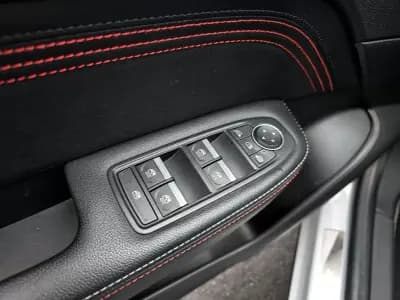 Vendo Renault Arkana 2021 - 23250 EUR, 52400 km - AUTO.MOTO.pt