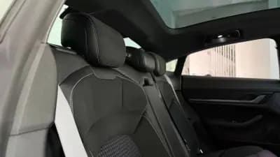 Vendo Porsche Taycan 2024 - 82000 EUR, 38405 km - AUTO.MOTO.pt