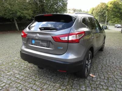 Vendo Nissan Qashqai 2015 - 13490 EUR, 216000 km - AUTO.MOTO.pt