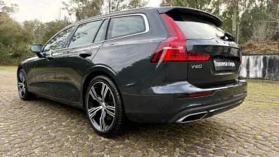 Sell Volvo V60 2020 - 26500 EUR, 129000 km - AUTO.MOTO.pt