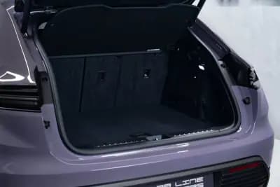 Vendo Porsche Macan 2025 - 88950 EUR, 14000 km - AUTO.MOTO.pt