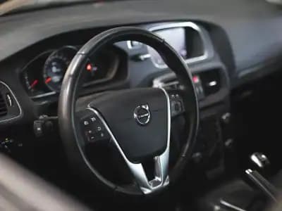 Vendo Volvo V40 2019 - 15990 EUR, 101000 km - AUTO.MOTO.pt