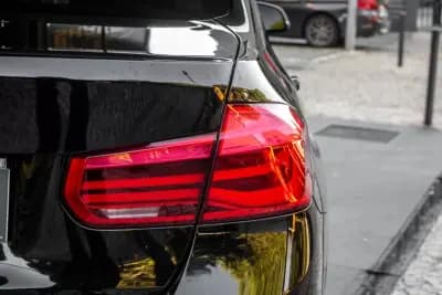 Vendo BMW 318 2015 - 16900 EUR, 246569 km - AUTO.MOTO.pt