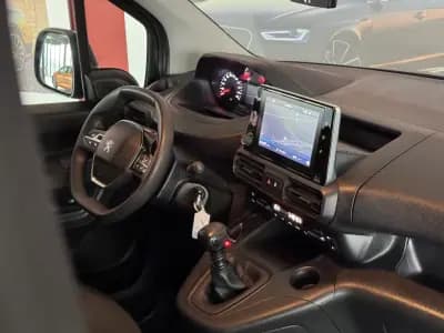 Vendo Peugeot Partner 2022 - 16990 EUR, 79102 km - AUTO.MOTO.pt