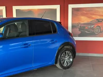 Sell Peugeot e-208 2021 - 17990 EUR, 45609 km - AUTO.MOTO.pt