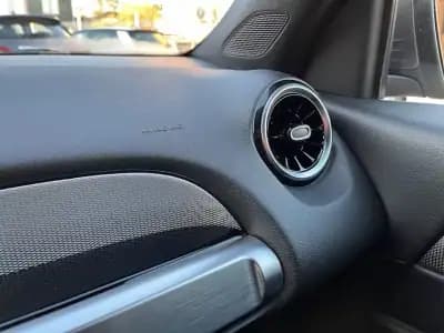 Sell Mercedes-Benz GLB 200 2021 - 28450 EUR, 180000 km - AUTO.MOTO.pt