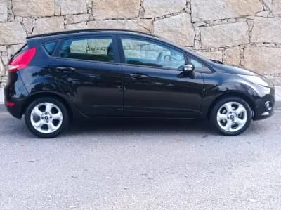 Vendo Ford Fiesta 2010 - 6490 EUR, 193000 km - AUTO.MOTO.pt