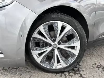 Sell Renault Scénic 2017 - 12900 EUR, 177522 km - AUTO.MOTO.pt